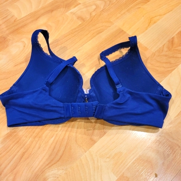 Victoria's Secret Bra Bundle Size 32C - Picture 7 of 9
